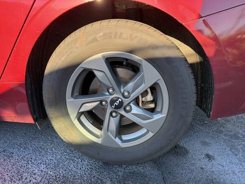 Used 2022 Kia K5 LX image 14