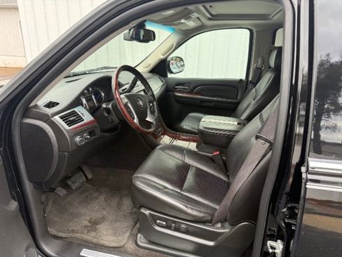 Used 2009 Cadillac Escalade w/ Ultra Luxury Collection image 21