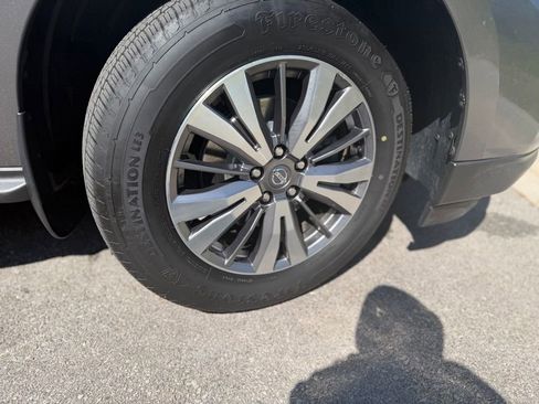 Certified 2019 Nissan Pathfinder SL w/ Cargo Package AWD/4WD image 9