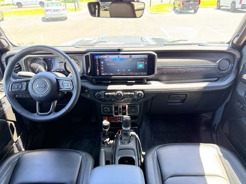 Used 2024 Jeep Wrangler Unlimited Rubicon 4xe AWD/4WD image 10