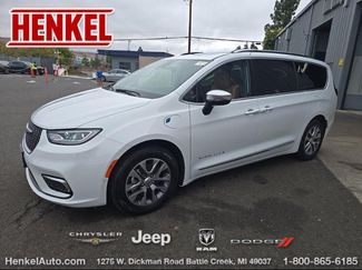 Used 2025 Chrysler Pacifica Pinnacle FWD video 1