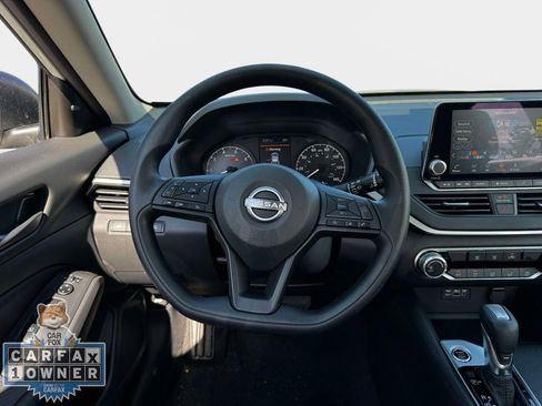 Used 2025 Nissan Altima 2.5 S FWD image 16