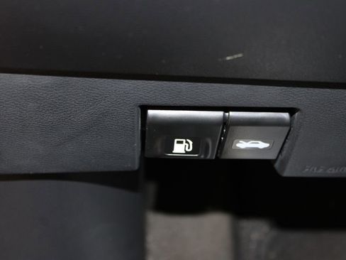 Used 2021 Nissan Versa SV image 19