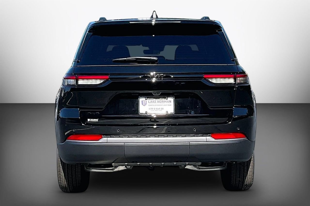 New 2027 Jeep Grand Cherokee Altitude AWD/4WD image 7