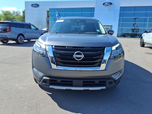 Used 2025 Nissan Pathfinder SL FWD image 8
