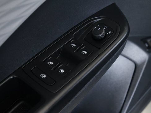 Certified 2023 Volkswagen Taos S FWD image 19