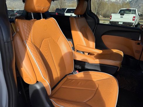 Used 2023 Chrysler Pacifica Pinnacle image 26