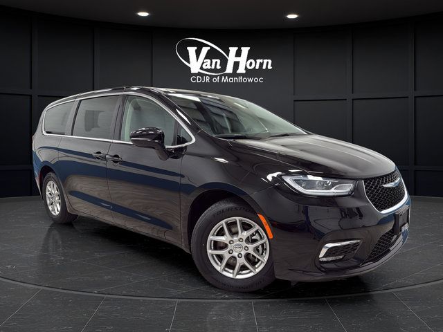 Used 2024 Chrysler Pacifica Touring-L FWD image 1