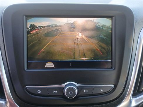 Used 2021 Chevrolet Equinox LT image 17