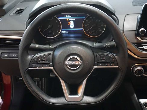 Used 2024 Nissan Altima 2.5 SV image 17