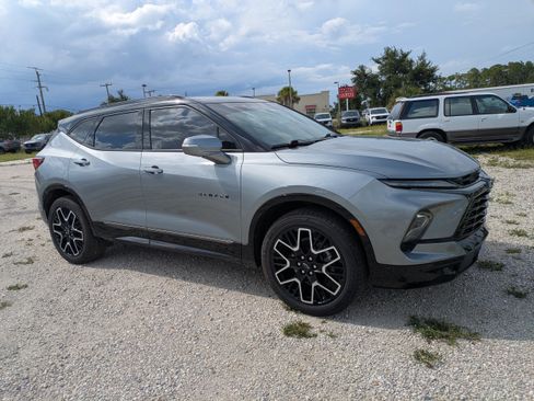 Used 2023 Chevrolet Blazer RS w/ Driver Confidence II Package FWD image 2