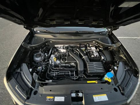 Used 2025 Volkswagen Taos SE image 32