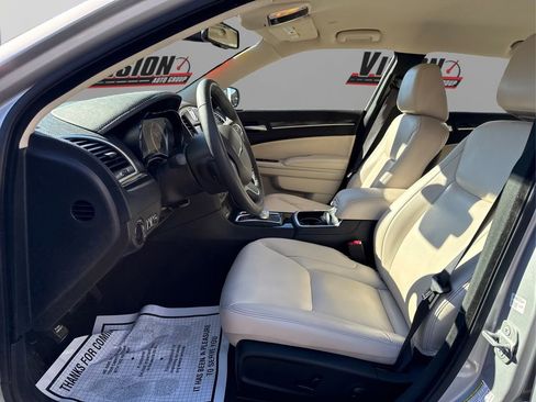 Used 2022 Chrysler 300 Touring L image 9