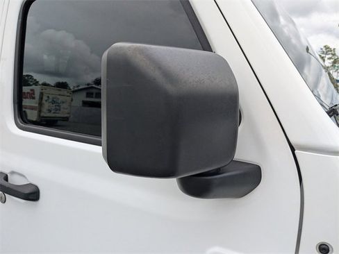 Used 2020 Jeep Gladiator Overland image 12