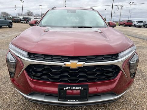 Used 2024 Chevrolet Trax LT w/ Sunroof Package image 8