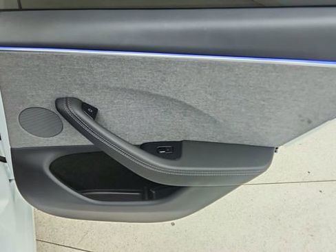 Used 2025 Tesla Model 3 image 27