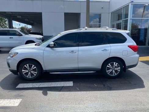 Used 2018 Nissan Pathfinder S image 6