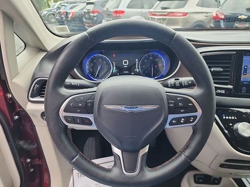 Used 2017 Chrysler Pacifica Touring-L Plus w/ Advanced Safetytec Group FWD image 26
