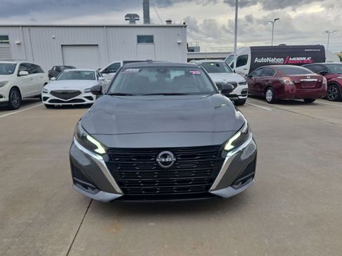 Used 2025 Nissan Altima 2.5 SV image 2