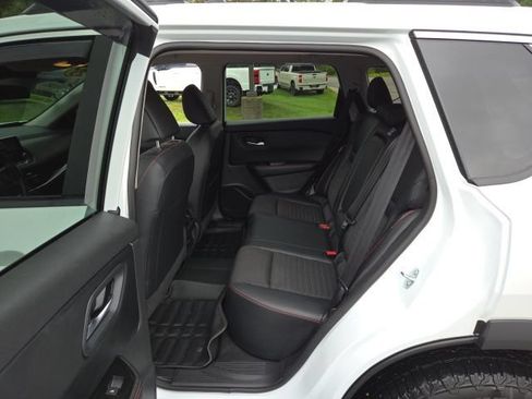 Used 2025 Nissan Rogue SV AWD/4WD image 21