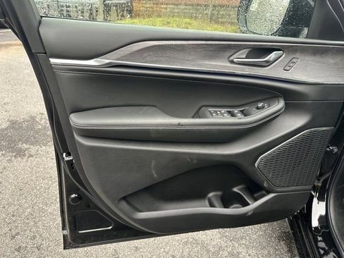 New 2025 Jeep Grand Cherokee Overland image 10