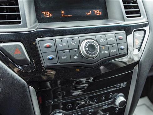 Used 2015 Nissan Pathfinder S image 18