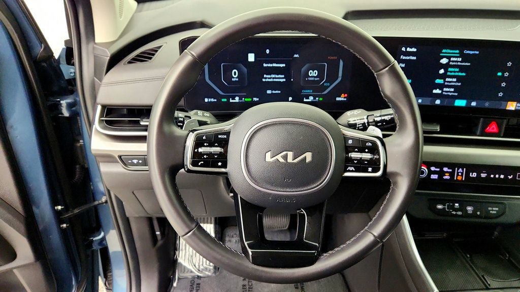 Used 2025 Kia Carnival SX FWD image 14