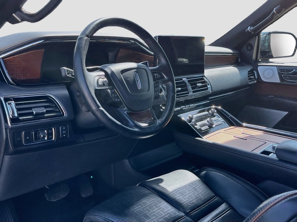 Used 2024 Lincoln Navigator L Black Label AWD/4WD image 9