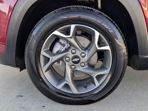 Used 2025 Chevrolet Trax LT w/ LT Convenience Package image 31