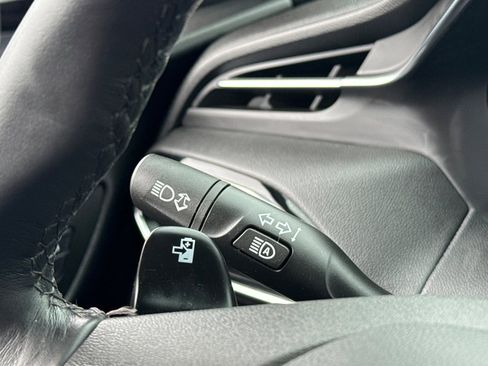 Used 2023 Chevrolet Bolt EUV LT w/ Comfort Package image 35