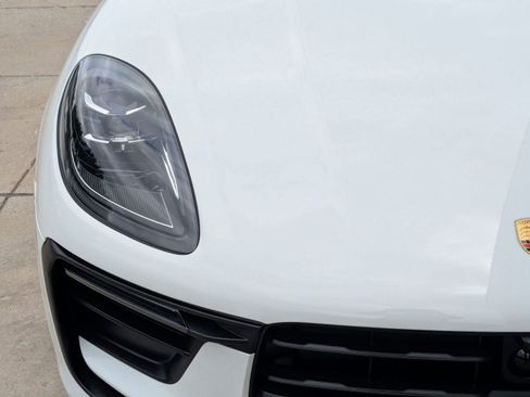 Certified 2024 Porsche Macan AWD/4WD image 12