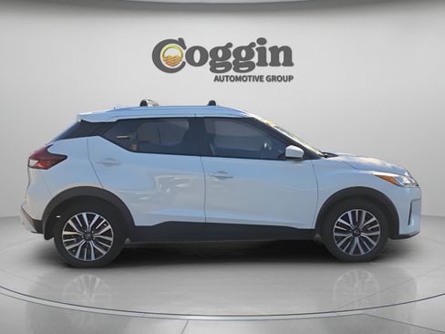Used 2022 Nissan Kicks SV FWD image 6