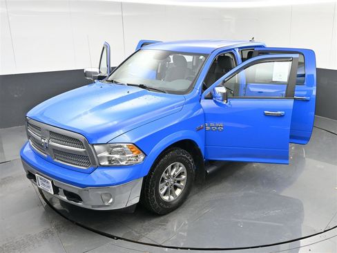 Used 2018 RAM 1500 SLT image 40