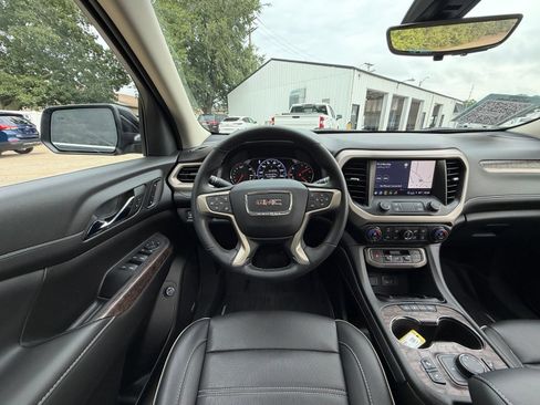 Used 2023 GMC Acadia Denali w/ Denali Ultimate Package AWD/4WD image 2