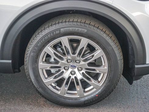 New 2026 Ford Explorer Platinum image 9