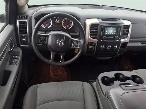 Used 2019 RAM 1500 Classic SLT image 9