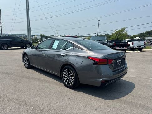 Used 2025 Nissan Altima 2.5 SV FWD image 5
