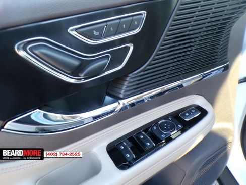 Used 2021 Lincoln Corsair Standard w/ Rear Removable Package Tray image 15