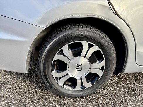 Used 2014 Honda Civic Hybrid Sedan image 32