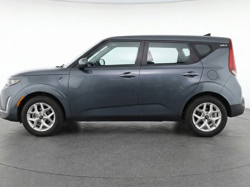 Used 2025 Kia Soul LX w/ LX Technology Package FWD image 5