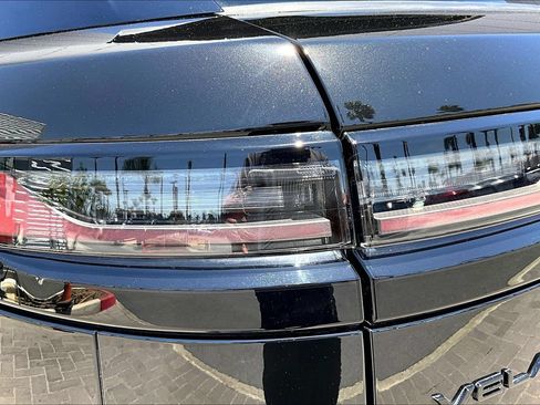 Certified 2025 Land Rover Range Rover Velar Dynamic SE AWD/4WD image 28