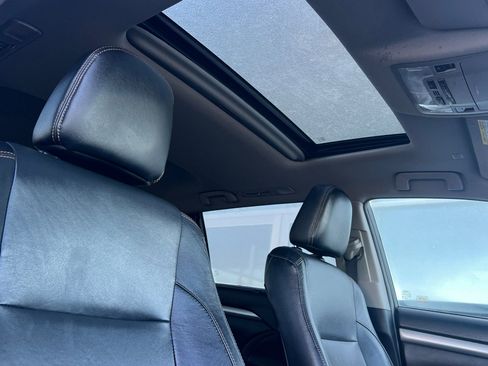 Used 2019 Toyota Highlander XLE image 19