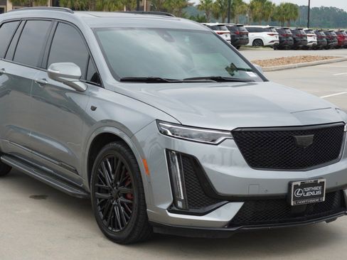 Used 2024 Cadillac XT6 Sport w/ Technology Package AWD/4WD image 3