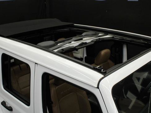 Used 2022 Jeep Wrangler Sahara image 54