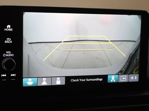 Used 2025 Honda Pilot EX-L image 9