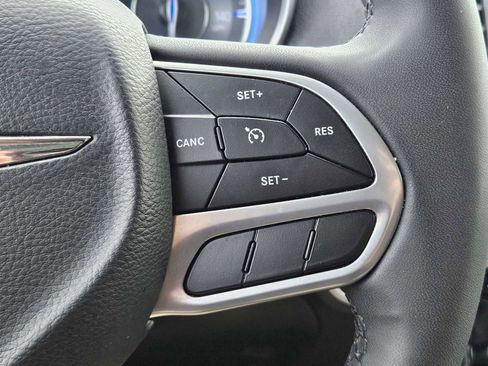 Used 2023 Chrysler 300 Touring w/ Sport Appearance Package image 18