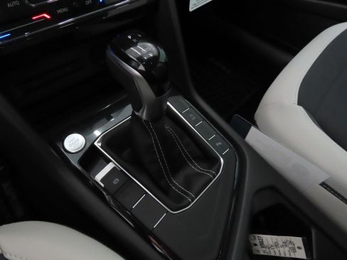 New 2025 Volkswagen Taos SE image 17