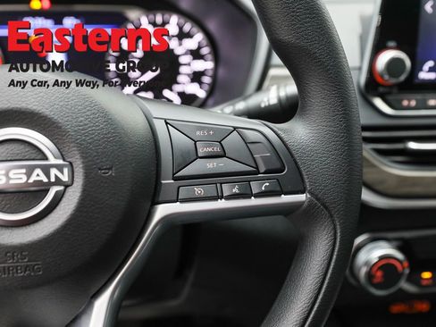 Used 2025 Nissan Altima 2.5 SV image 16