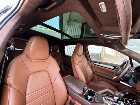 Used 2022 Porsche Cayenne Turbo S w/ Assistance Package image 25