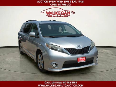 Used 2011 Toyota Sienna SE w/ Preferred Pkg FWD image 3